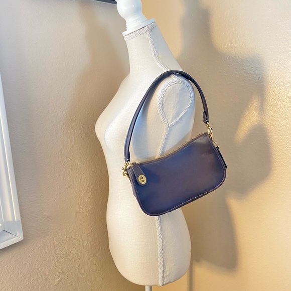 Coach Handbags - Coach Originals Glovetanned Leather Swinger bag